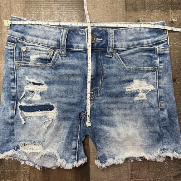 American Eagle Blue Distressed Jean Shorts Raw Hem size 2 - Picture 8 of 10